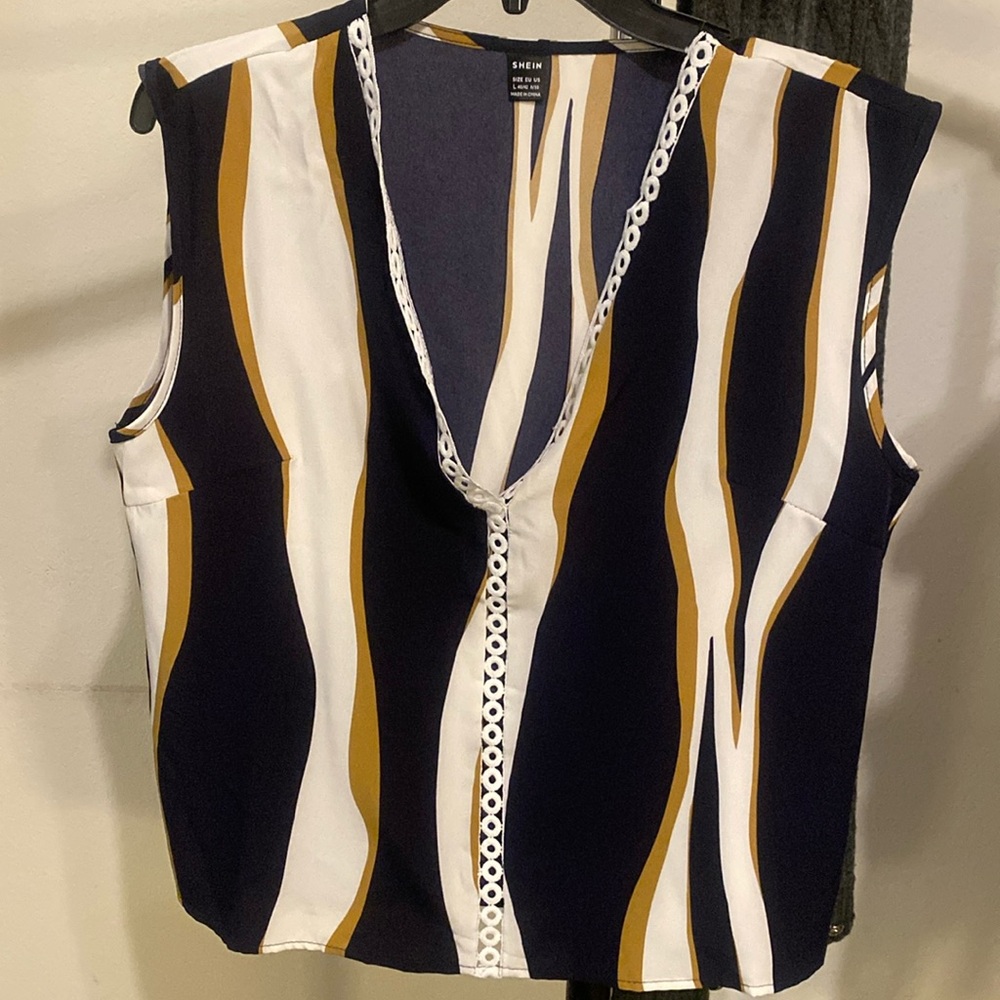 Women’s Sleeveless Blouse